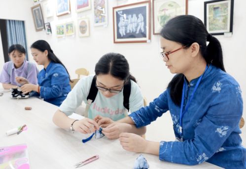 华蓥市青少年文化艺术展示交流中心及文创产品交易市场开市